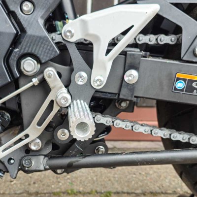 Front Sets Driver's Footrest Footpegs Kawasaki Z500 ABS (2024-2025) Stunt Gymkhana