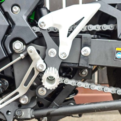 Przednie Sety Podnóżki Przód Kawasaki Z500 ABS (2024-2025) Stunt Gymkhana
