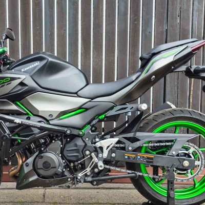 Front Sets Driver's Footrest Footpegs Kawasaki Z500 ABS (2024-2025) Stunt Gymkhana
