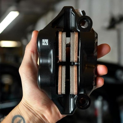 Left Side Upgrades Calipers Adapters Kit 108mm Harley Davidson (2006-2023) Dyna Softail Ultra Glide Breakout