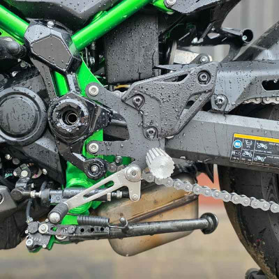 Przednie Sety Podnóżki Przód Kawasaki Z900 (2025-2026) Stunt Gymkhana Tor