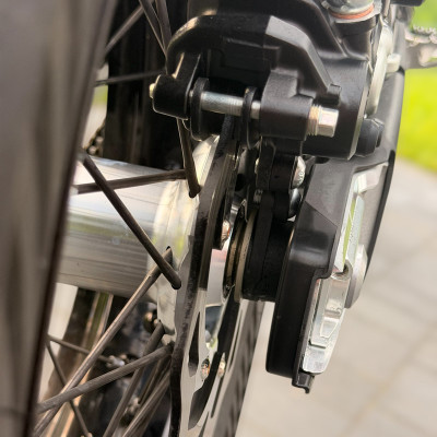 Mocowanie + Dodatkowy Zacisk KTM Stark Varg Husqvarna Husaberg GasGas (2004-2026) EXC SX SXF XC SMR TPI 125 150 250 300 350 400 450 500 525 530 Stunt Supermoto