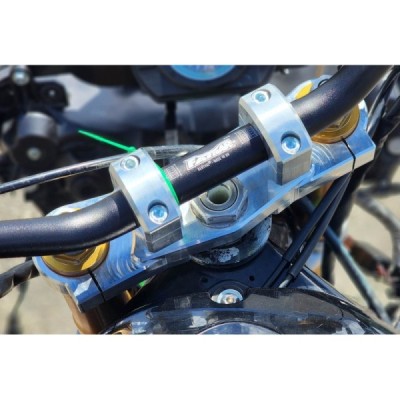 Aluminum risers – handlebar attachment – 28,6 mm – FATBAR